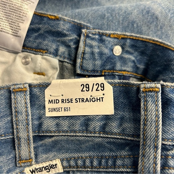 *NWT* Wrangler Sunset Mid-Rise Straight-Leg Jeans in Baby Blue, Size 29x29 - Picture 15 of 16
